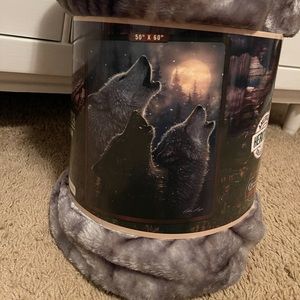 American Heritage Royal Plush Wolf Throw
